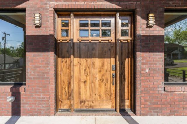 Custom wood entry at 915 Emmett Avenue